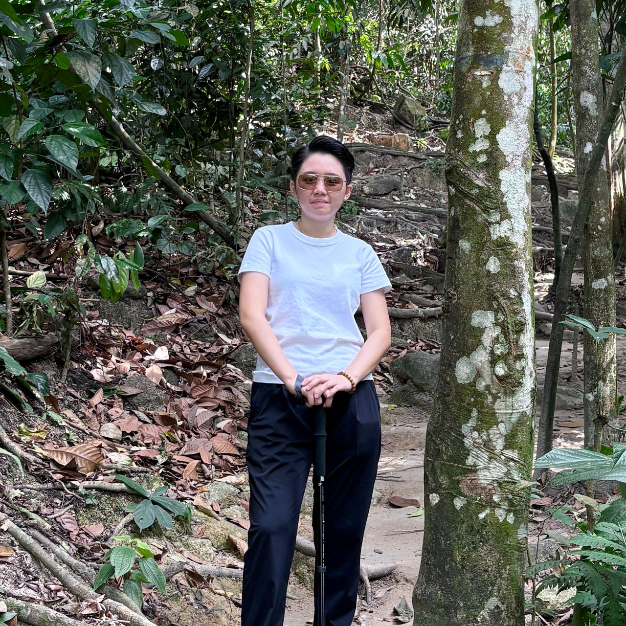 Cay Chan 在森林步道旅行探索的照片